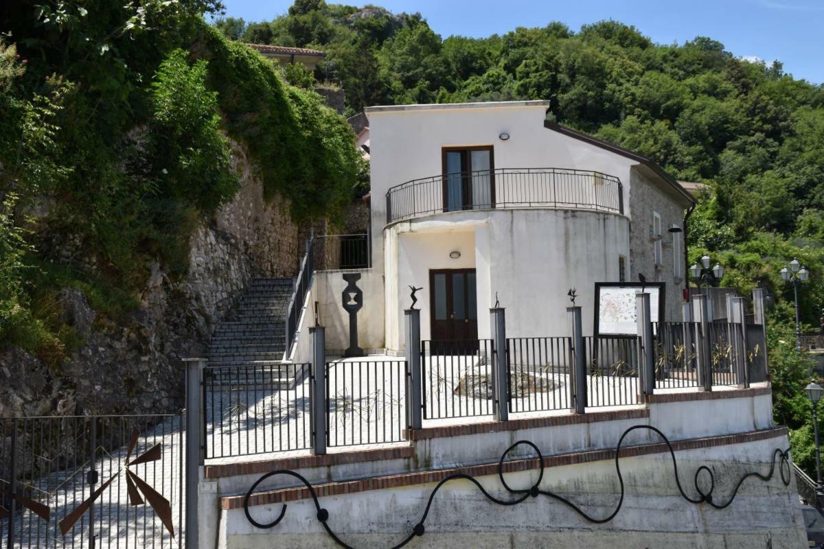 Ostello Della Gioventu Massimo Troisi Oliveto Citra エクステリア 写真