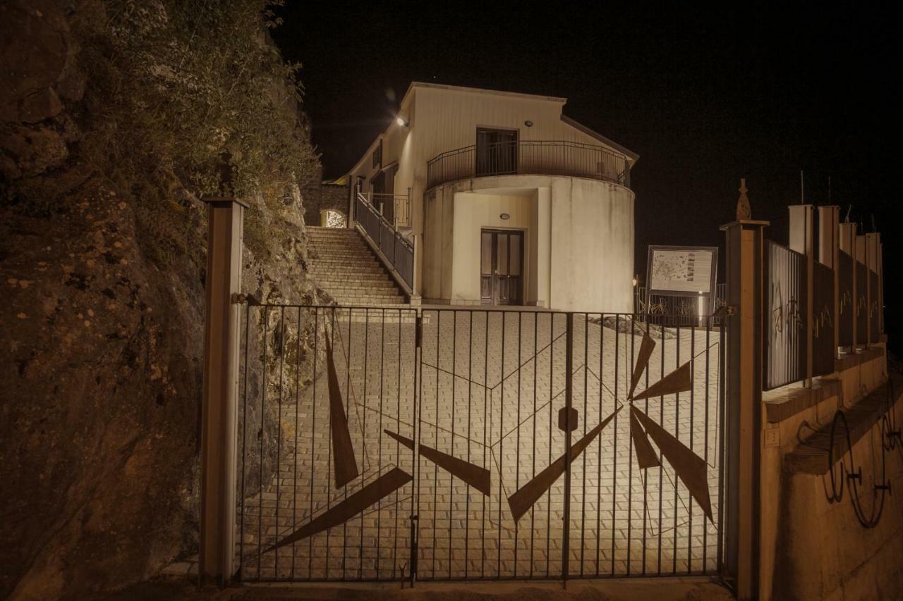 Ostello Della Gioventu Massimo Troisi Oliveto Citra エクステリア 写真